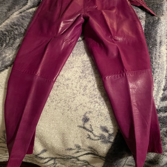 Real leather vintage pants waist 27 inches and butt area 38 inches - Picture 2 of 8